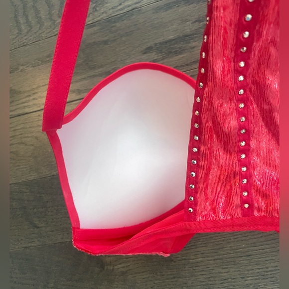 NWOT Red Victoria’s Secret Push Up Bra 32DDD - Picture 2 of 5